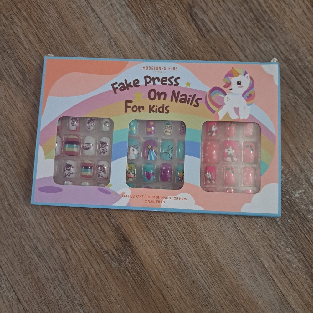 Modelones Kids Fake Press On Nails Set NIOB